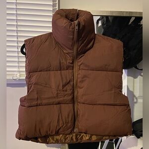 Vest. Brand new . Size: M . Color: brown.